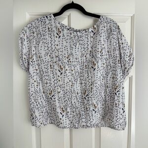 Cynthia Rowley 100% Linen Floral Top- Button Detailed Back
Small